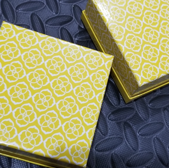 Kendra Scott Yellow White Logo Jewelry / Earrings Gift Box Bundle Padded Fit - Picture 7 of 12